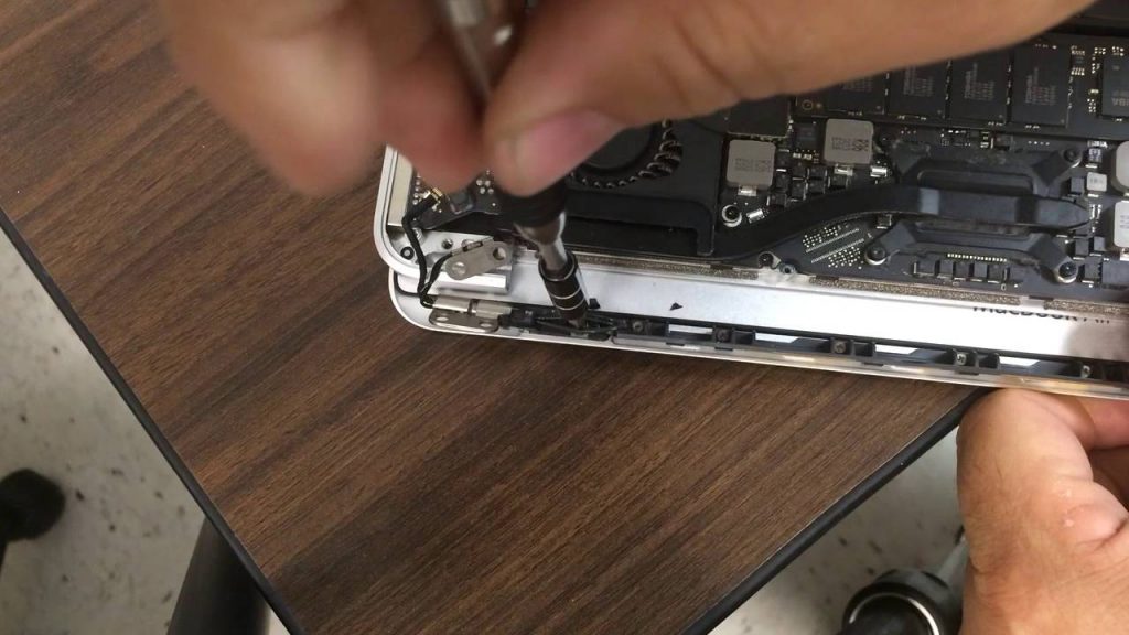 how-to-tighten-macbook-pro-hinge-4-steps-with-pictures