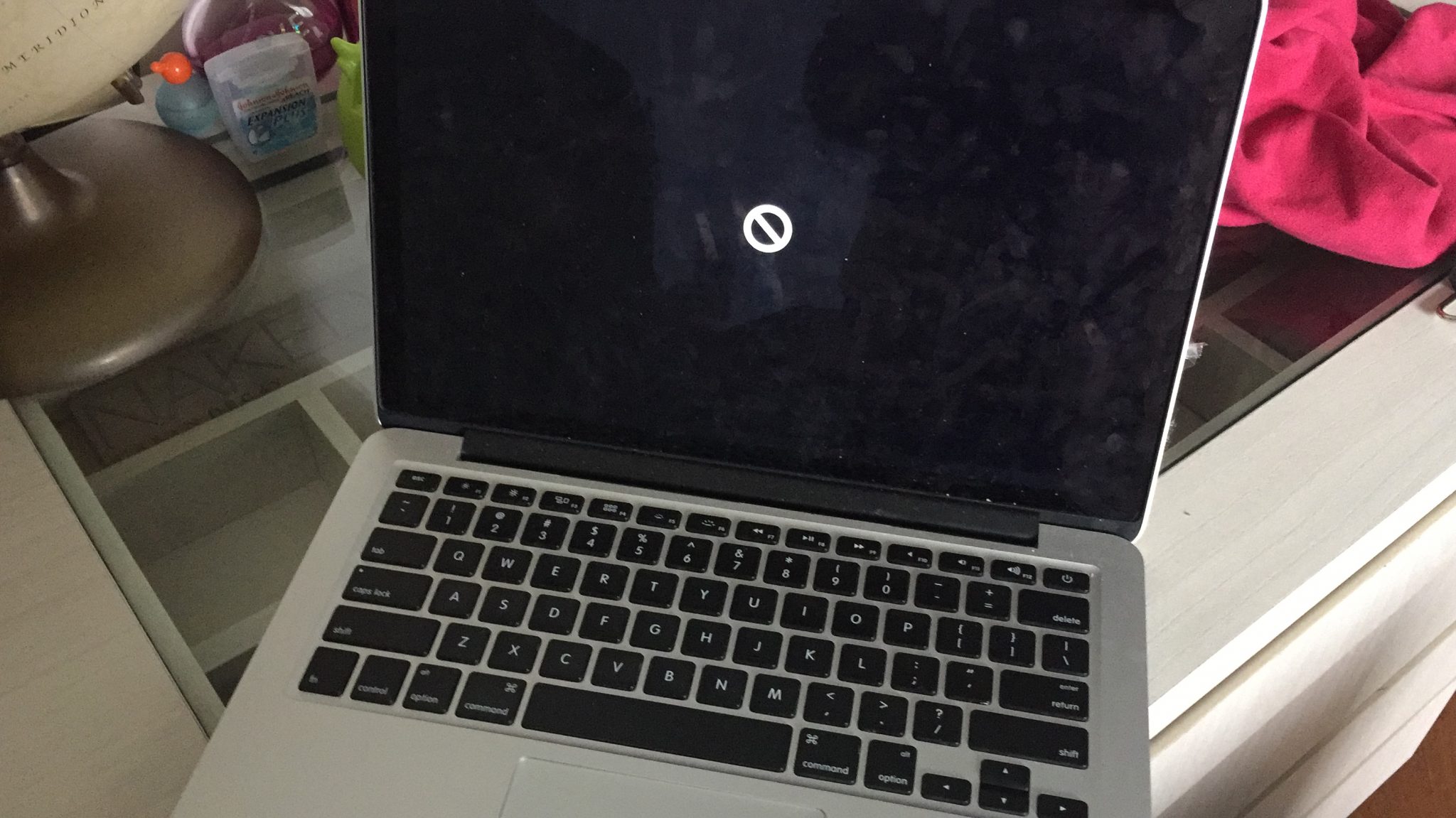 how to turn on macbook that wont turn on